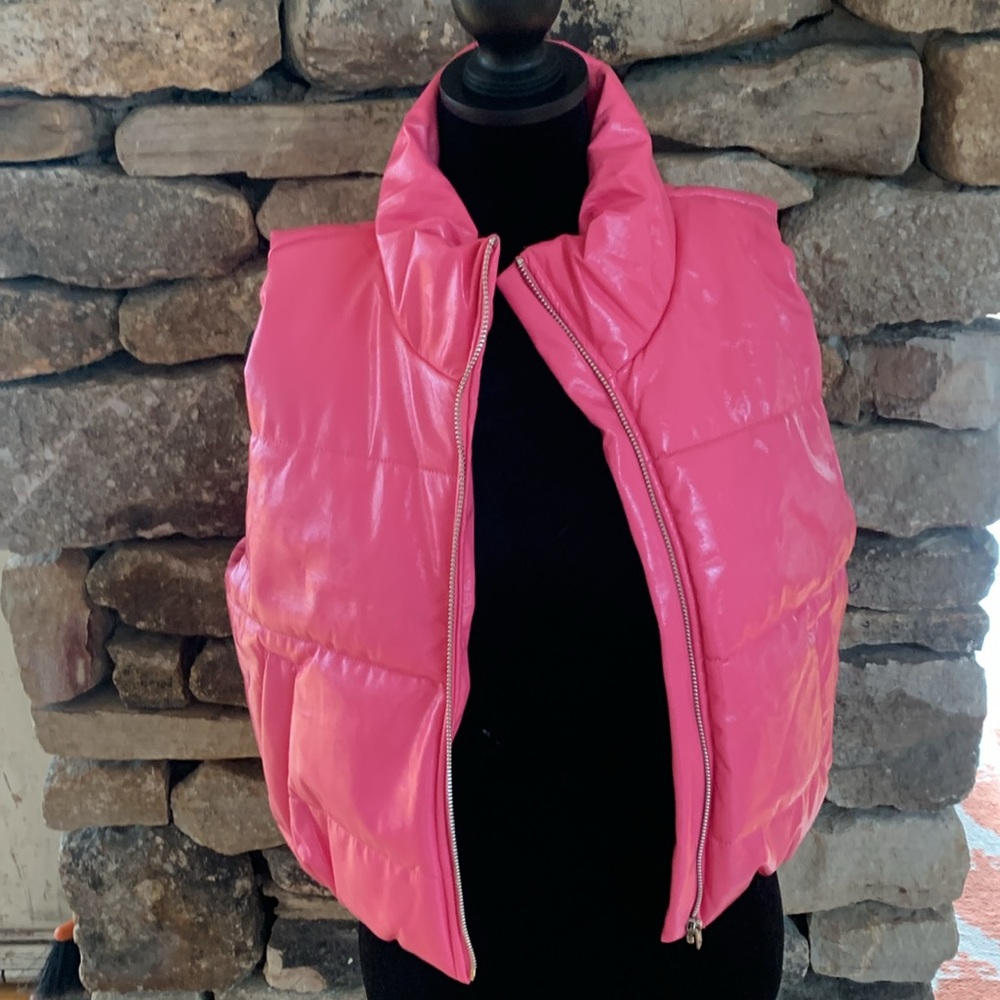 Shiny pink cropped puffer vest 💖💕 #Barbie - Picture 5 of 5